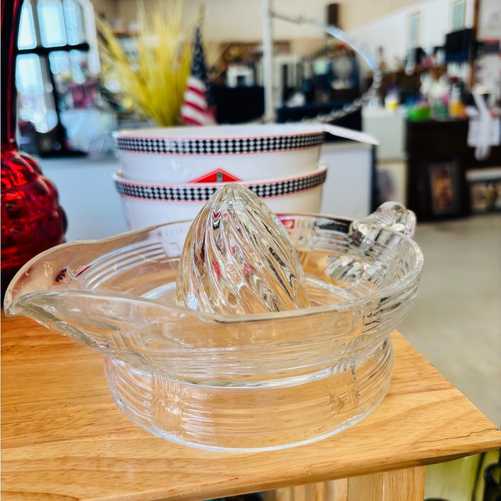 Clear Glass Citrus Juicer